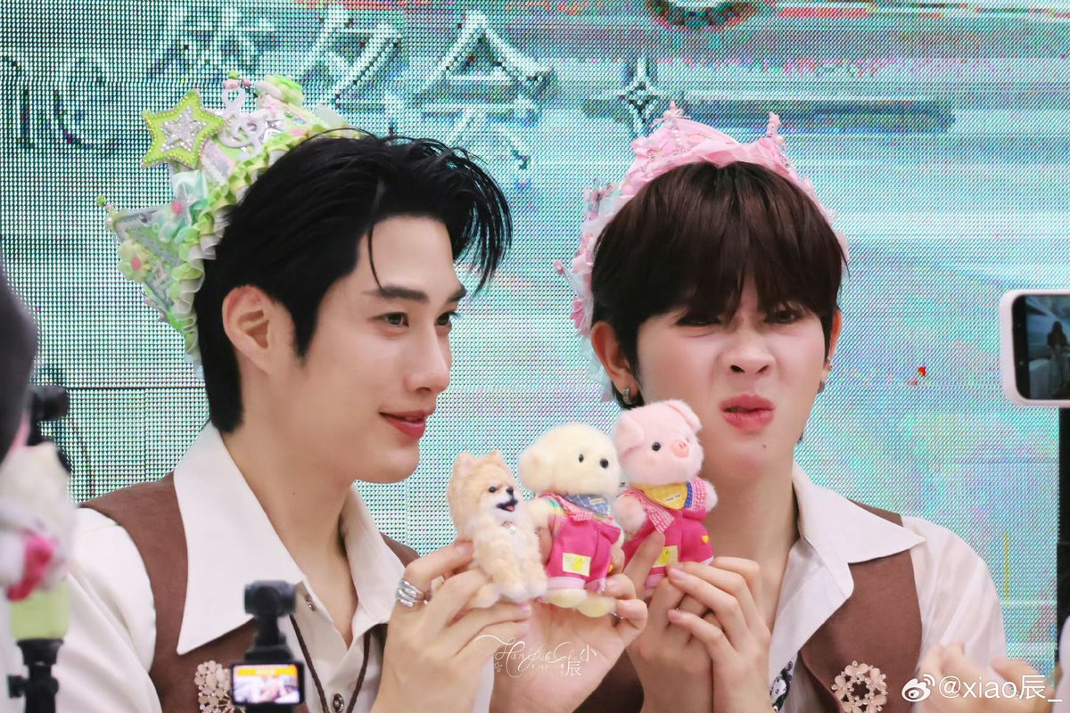 NamKhom_Bitter's tweet photo. ไปจีนแล้วเครื่องหัวไม่ซ้ำกันเลย 

#TleFirstone https://t.co/qcwumE8AxS
