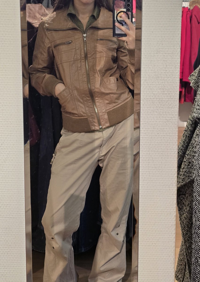BiscuitLauncher's tweet photo. This fire ass jacket I didn't buy because it was 32โฌ๐๐๐ #fitpic #outfit https://t.co/PllkGTFBQa