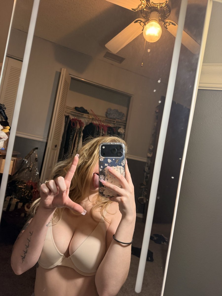Rozdrainz's tweet photo. DM me i dare you 😈 https://t.co/Bss71cZTpg