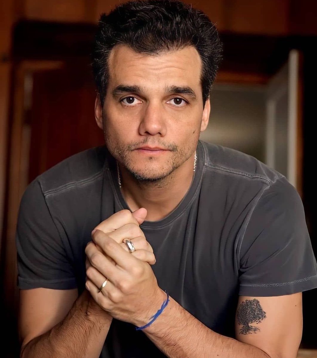 PortalBabados's tweet photo. 🚨Wagner Moura sobre a possibilidade de Flávio Bolsonaro vencer as eleições: “Seria uma tragédia para o país” 😳 https://t.co/5IEuj15qvG