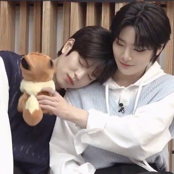 pixelminnie2212's tweet photo. Seungmin:-"Especially jeongin,he just rolled into my life like a gift"
"there were a lot of painful memories,but between those,he was always part of the good one. https://t.co/e52A1I3YPZ