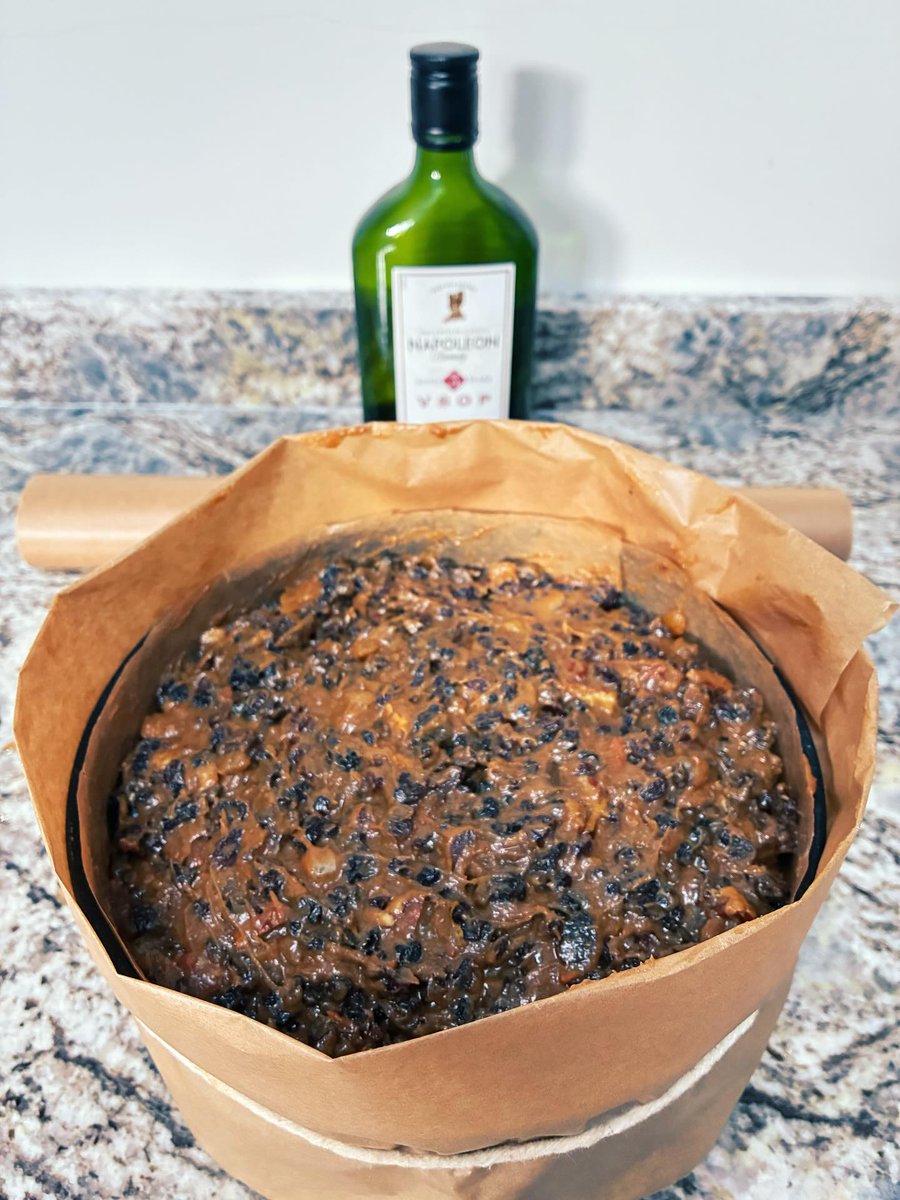 LyndonLuntad's tweet photo. Week 46 of 2025: Made the Christmas cake, met work deadlines, went wassailing with Eliza and Jon, and had a very long lie-down. And lo, it was good. https://t.co/VBKLpiOxac