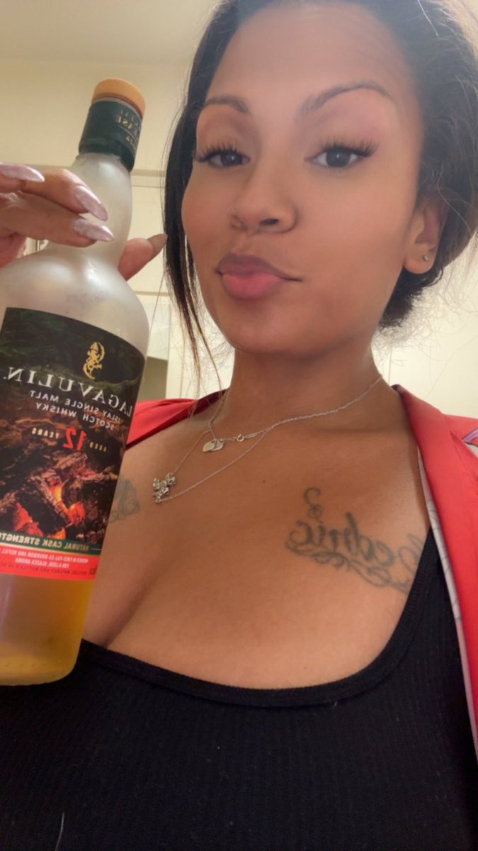 PrettyWings1017's tweet photo. Get that Nigga drunk and fawk em! https://t.co/N2QXruPpVa