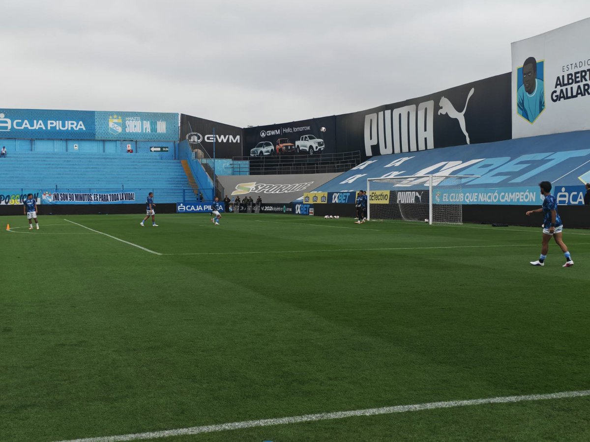HablemosCristal's tweet photo. 🩵🚍⚽ Previa del partido aquí en el Gallardo⚽🚍🩵
#sportingcristal #fuerzacristal #hablemosdecristal
#previaceleste #periodismodeportivo #celestes #16años https://t.co/g2OByGFifa