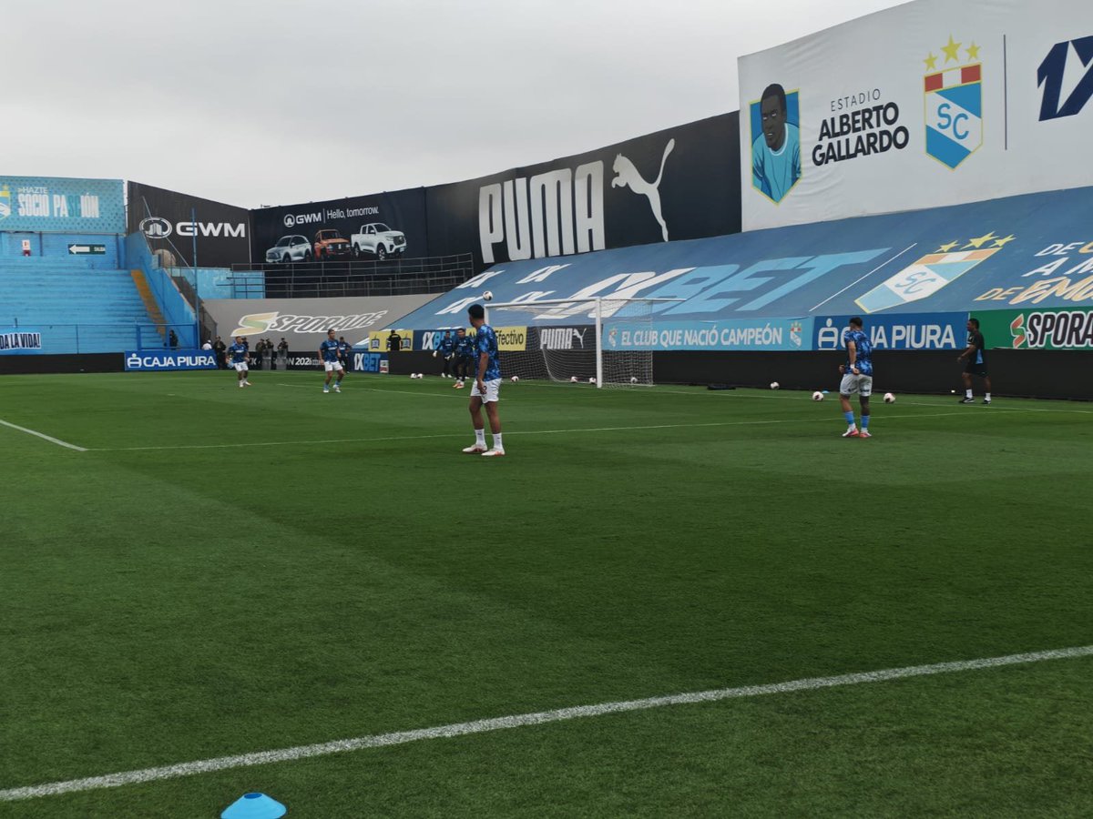 HablemosCristal's tweet photo. 👕🩵⚽ Previa del partido aquí en el Gallardo⚽🩵👕
#sportingcristal #fuerzacristal #hablemosdecristal
#previaceleste #periodismodeportivo #celestes #16años https://t.co/3UPstSQNMC