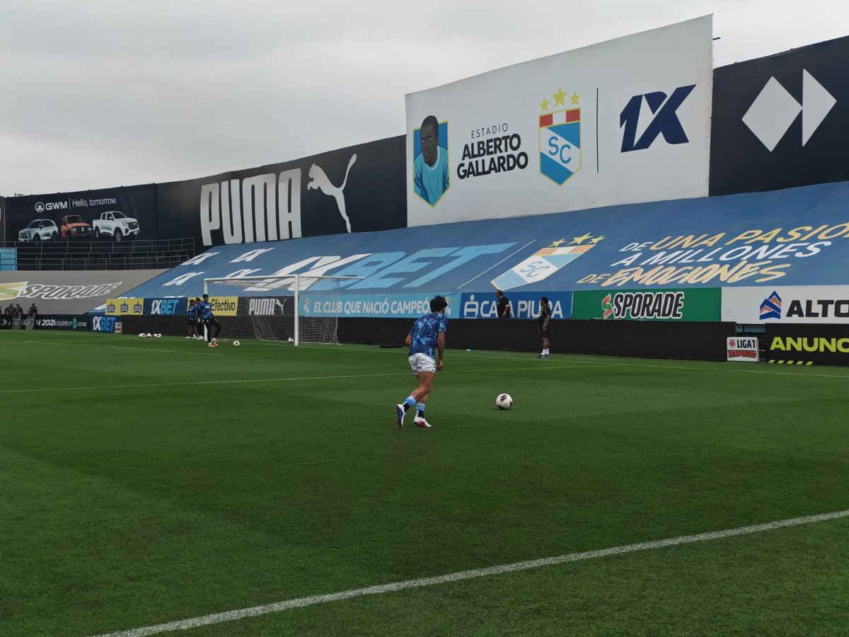 HablemosCristal's tweet photo. 👕🩵⚽ Previa del partido aquí en el Gallardo⚽🩵👕
#sportingcristal #fuerzacristal #hablemosdecristal
#previaceleste #periodismodeportivo #celestes #16años https://t.co/3UPstSQNMC