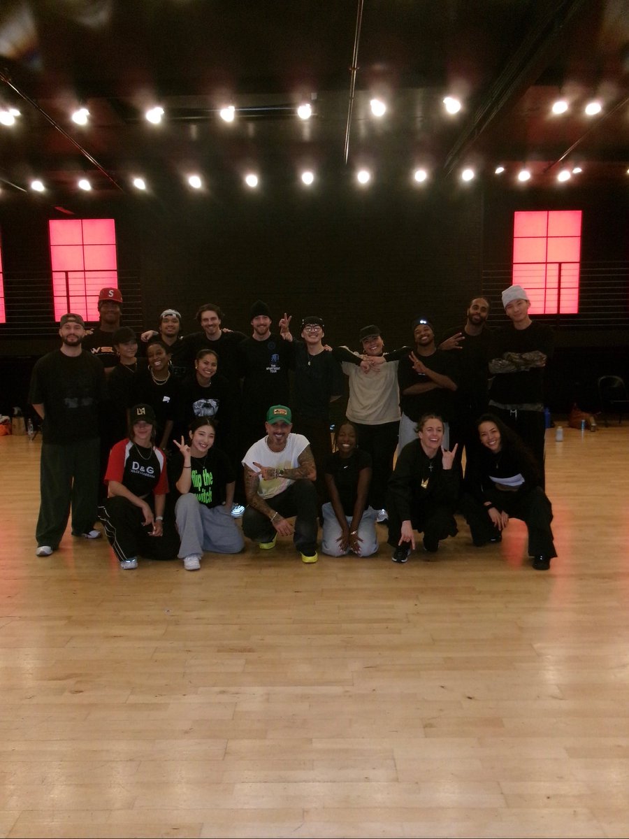 ItsAJMcLean's tweet photo. Still kind of crazy how fast this whole thing came together. It was intense, fast, and probably one of the most challenging videos I’ve done, but somehow everyone pulled it off.

INTO YOUR HEART out now.

#IntoYourHeart #ComeOutAndSlay https://t.co/nbZcLTJfa3