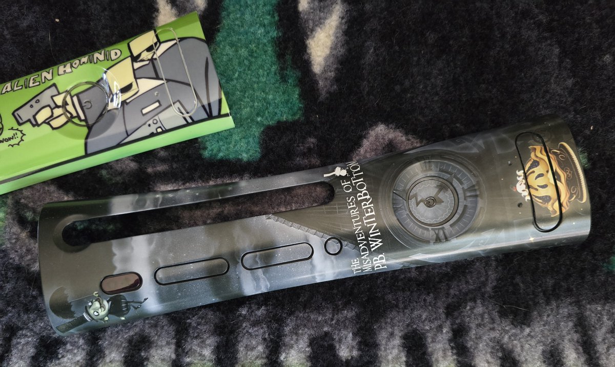 ImOGXboxGamer's tweet photo. Pleased about today's purchases! One of a kind Autographed Alien Hominid Faceplate! Autographed by Dan Paladin creator of Alien Hominid and Castle Crashers! Also, picked up #49 of 500 limited edition The Misadventure of P.B. Winterbottom!
#xbox #xbox360 #ogx #ogxboxgamer https://t.co/CnlD0sSws7