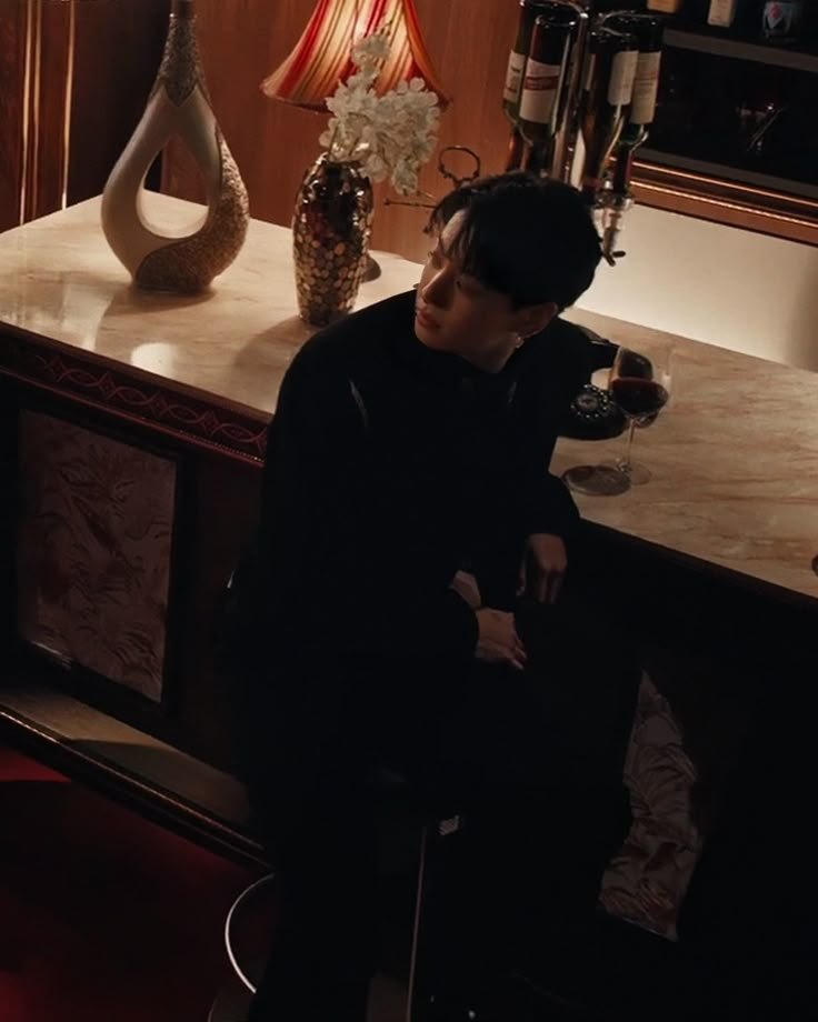 prihobi's tweet photo. #jikookau

Jungkook herda o bar de jazz do avô e decide vendê-lo, já que não pretende assumir algo que foge de seus planos.

Jimin, funcionário há anos e determinado a preservar o legado, propõe que jungkook deixe o bar aberto por um ano antes de tomar uma decisão definitiva. https://t.co/30CUwmwHhh