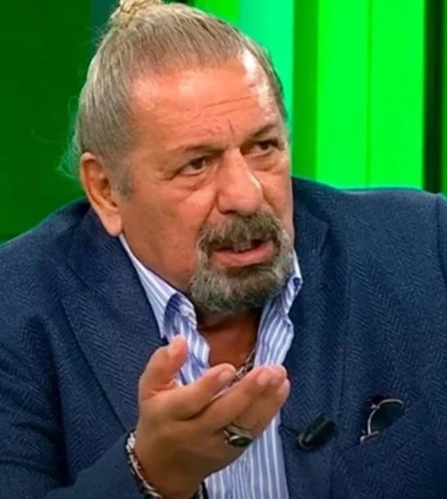 SalahWorld11's tweet photo. 🗣️ إرمان توروغلو:

"محمد صلاح، من كثرة السجدات التي قام بها خلال احتفالاته بأهدافه، انتهى به الأمر إلى أداء صلاة العشاء." 😂❤️ https://t.co/jpvs8b4cmD