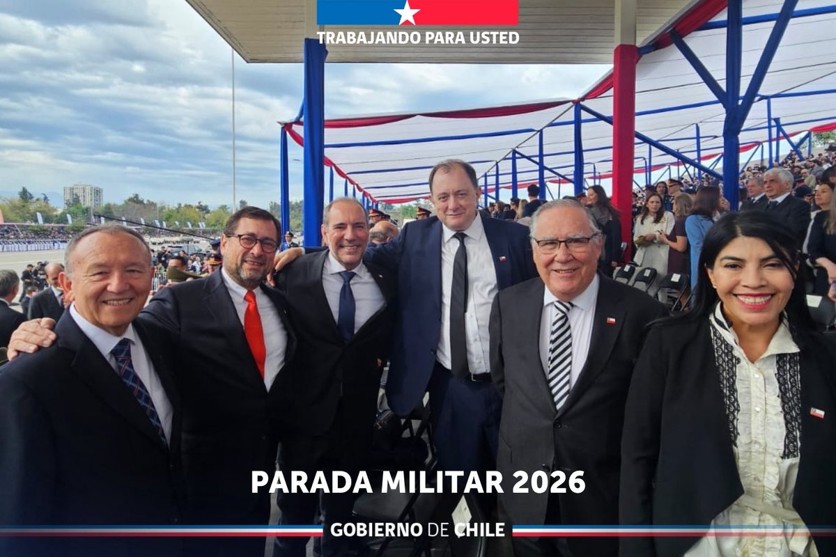 MinistroPoduje's tweet photo. 🇨🇱 Hoy estuvimos en la Parada Militar 2026, una tradición que nos permite reconocer y rendir homenaje a quienes sirven a Chile.

Junto al Presidente José Antonio Kast, acompañamos esta tradicional ceremonia en honor a nuestra patria.

Una jornada marcada por el orgullo, la disciplina y el compromiso de nuestras Fuerzas Armadas y de Orden con Chile.