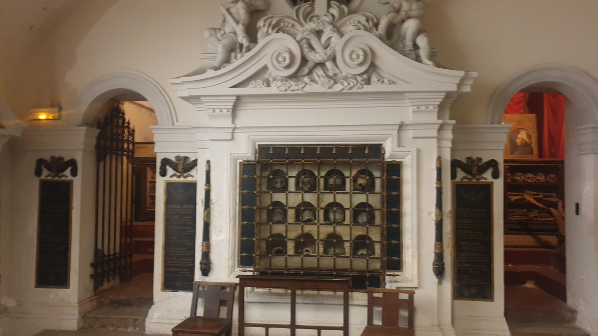 infoscathos's tweet photo. Tres beau geste, le Pape Léon XIV priera là où 115 prêtres ont été assassinés sauvagement le 2 septembre 1792 par les révolutionnaires sous la chapelle des Carmes à Paris �� #PapeEnFrance https://t.co/tnjplkspBl