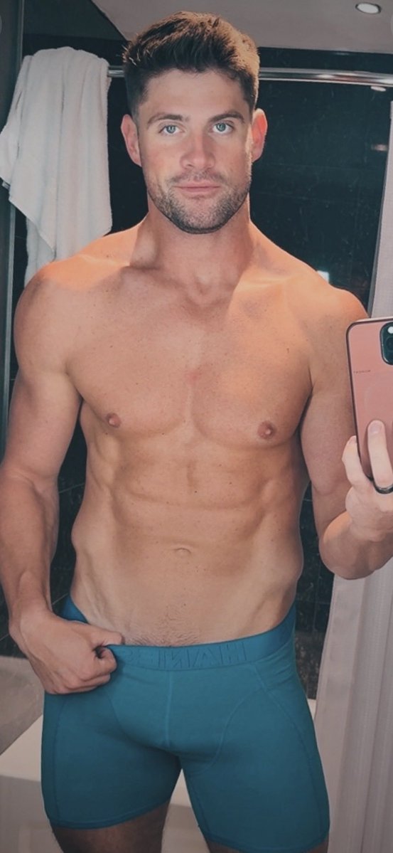 C_ManCardiff's tweet photo. Sexy Saturday ❤️💦 https://t.co/FEeM4rGC7U