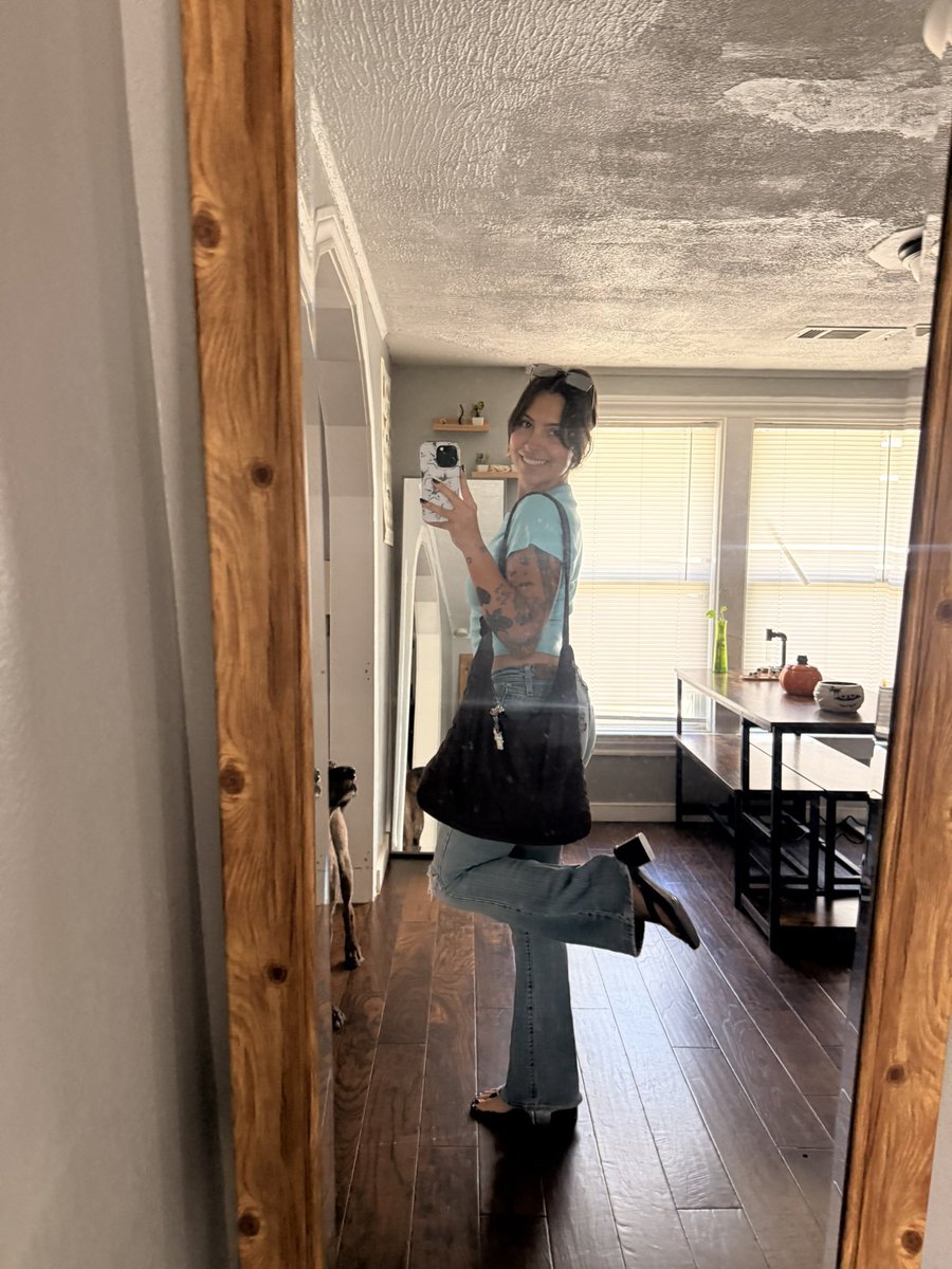justsumsexygirl's tweet photo. these thrifted jeans are everything to me >:333 https://t.co/Ae7wQNIFJ7