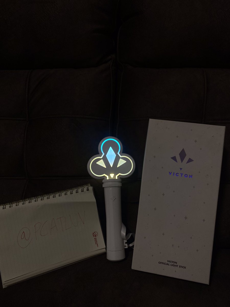 pcatluv's tweet photo. ปล่อยแท่งไฟ ไม่เคยโบกในคอนตั้งโชว์เฉยๆ victon 550 บาท

ค่าส่ง50 
สนใจ dm
#ตลาดนัดวิคตัน #ตลาดนัดvicton https://t.co/XzQYpWNrpT