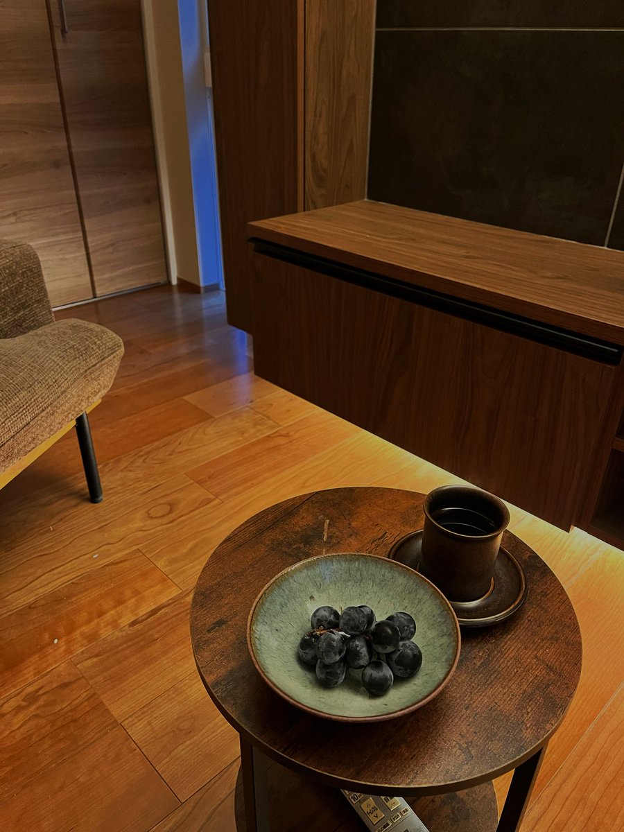 watamegu's tweet photo. AM 5：30の葡萄とコーヒー https://t.co/A3UnIzUbWD