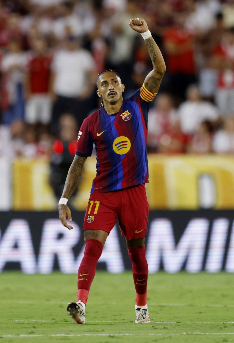 HMI95_'s tweet photo. - رافينيا يملك ما كان يبحث عنه فليك طويلاً في الميركاتو وما كان يُريد من الأساس !

هو التعريف الأفضل والمثالي للمهاجم الحركي الذي يُجيد اللعب مع المنظومة والتحرك ، تحركاته عبارة عن "سمّ قاتل" لدفاع الخصم وتوقيتها خارق

وأصبح يُتقن الإنهاء والحسم بـ كل الوضعيات والأشكال https://t.co/Lva0DKmDq4