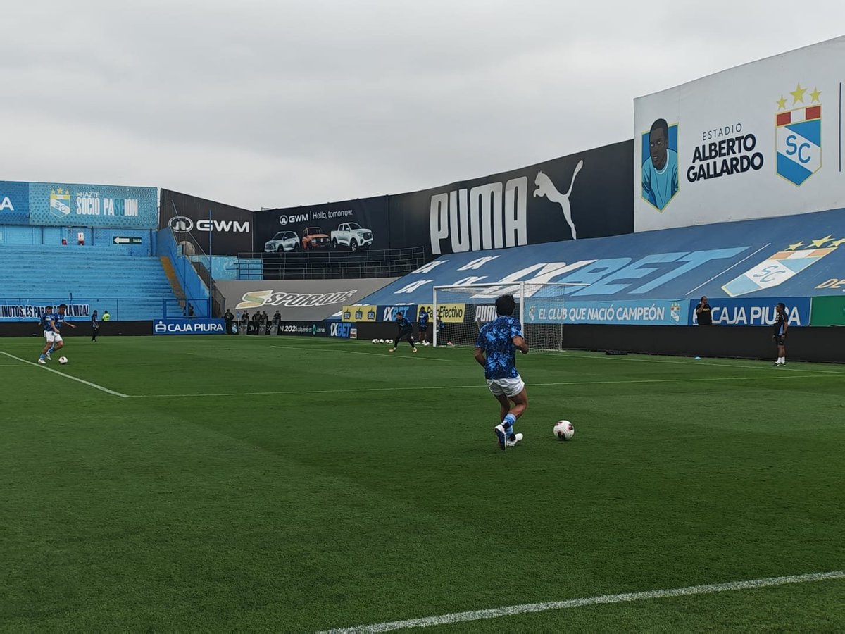HablemosCristal's tweet photo. Sporting Cristal 1 - 0 Atlético Grau aquí en el Gallardo.
#sportingcristal #fuerzacristal #hablemosdecristal
#previaceleste #periodismodeportivo #celestes #16años https://t.co/HNHlVQFzZB