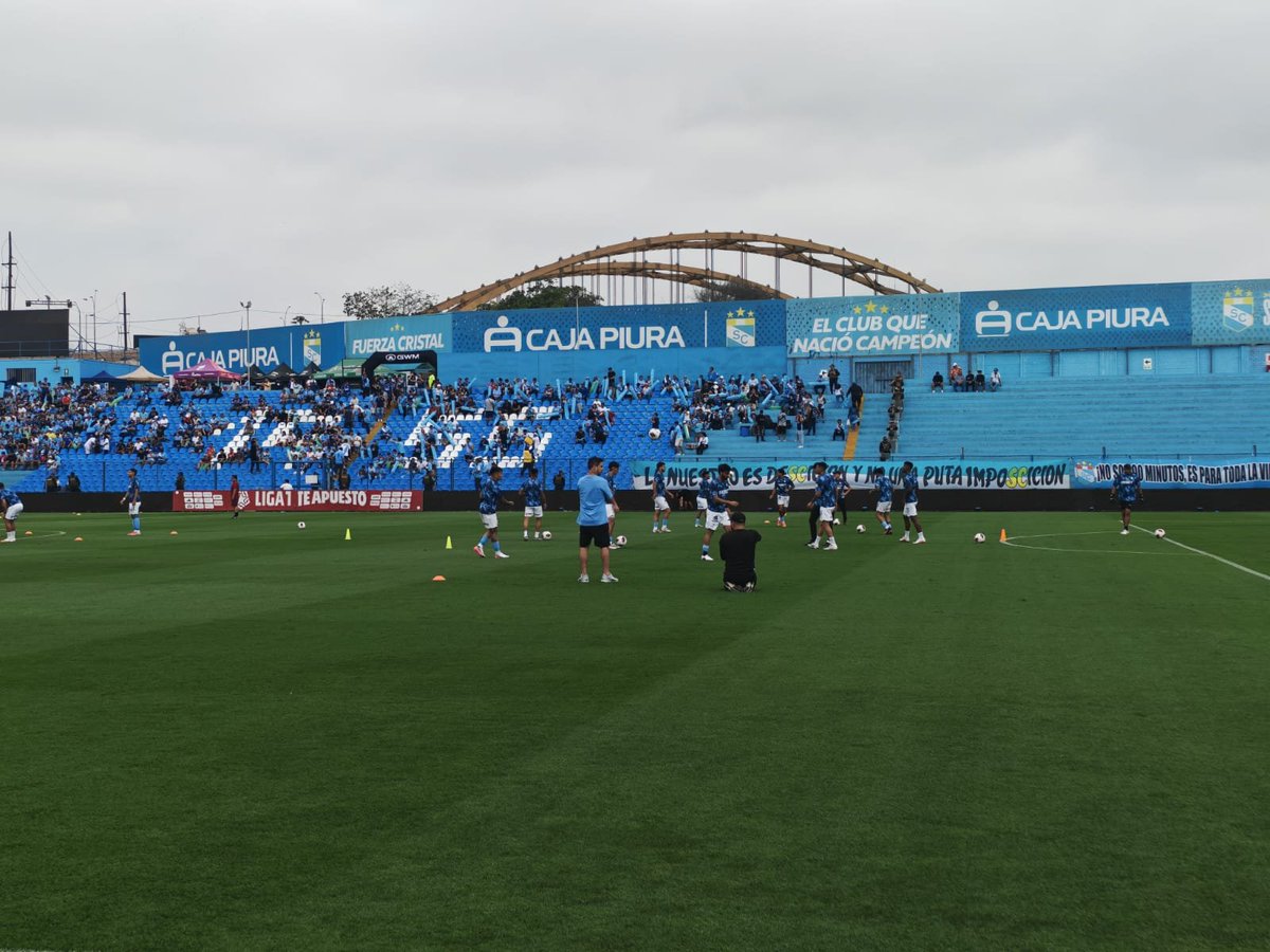 HablemosCristal's tweet photo. Sporting Cristal 1 - 0 Atlético Grau aquí en el Gallardo.
#sportingcristal #fuerzacristal #hablemosdecristal
#previaceleste #periodismodeportivo #celestes #16años https://t.co/HNHlVQFzZB