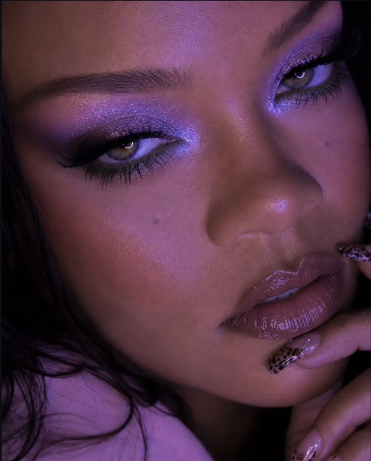 rnavybrasil's tweet photo. 🚨 ELA VAI PEGAR ESSE #1 MESMO?

Rihanna (116,4M) ultrapassa Justin Bieber (116,2M) e se torna a 2ª artista com mais ouvintes mensais no Spotify atualmente.

—#1 artista feminina no mundo

Último álbum da cantora foi há 10 anos atrás. https://t.co/KOCznSrsth