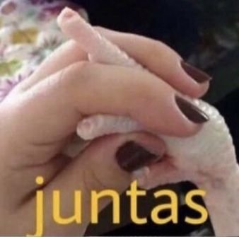 Uva_daMiley's tweet photo. @ReisGhhusta Não se sinta bestie, a Miley provavelmente não está se sentindo culpada https://t.co/P8D69KDhT3