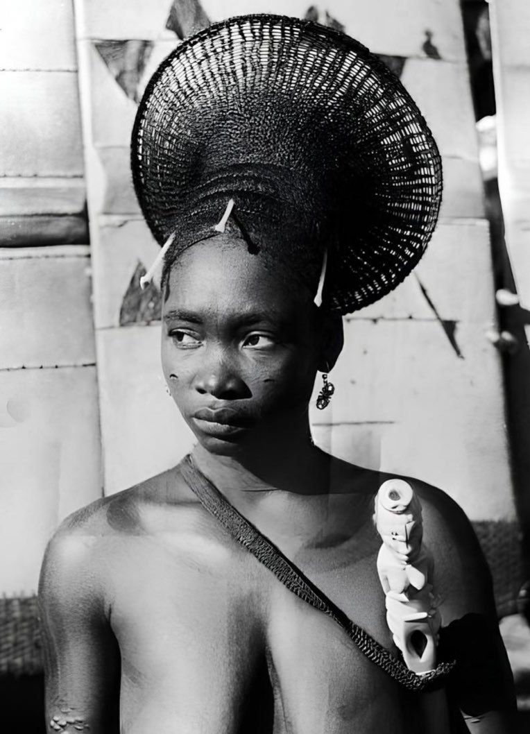 khaj_nat's tweet photo. Beautiful Mangbetu woman || 1950s-1960s. Congo 🇨🇩🫶🏾 https://t.co/qwvbcoFyX3
