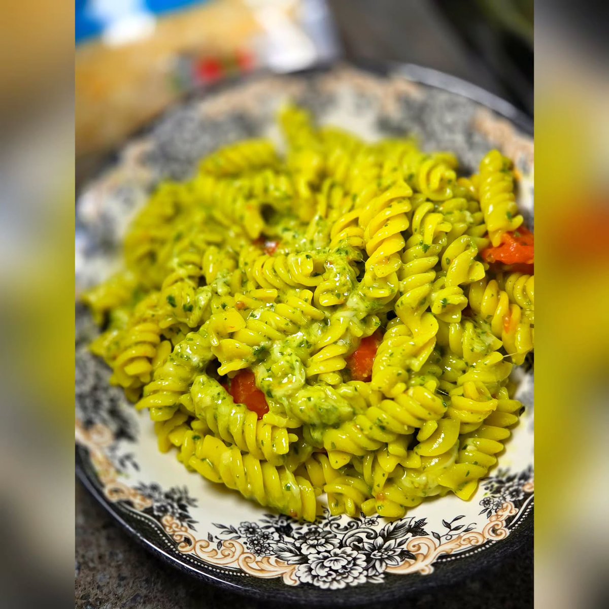 WilliamHelf0c's tweet photo. Homemade Pesto Pasta

I had salad leaves that were going off, so I made pesto with lemon juice, sea salt, and Parmesan. I tossed it with pasta and pan-fried cherry tomatoes. No recipe, just improvised—and it turned out absolutely gorgeous! Who https://t.co/5q9bYch0sI