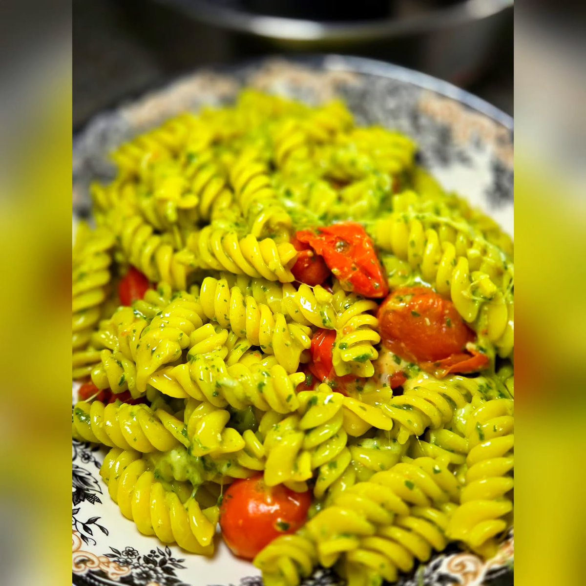 WilliamHelf0c's tweet photo. Homemade Pesto Pasta

I had salad leaves that were going off, so I made pesto with lemon juice, sea salt, and Parmesan. I tossed it with pasta and pan-fried cherry tomatoes. No recipe, just improvised—and it turned out absolutely gorgeous! Who https://t.co/5q9bYch0sI