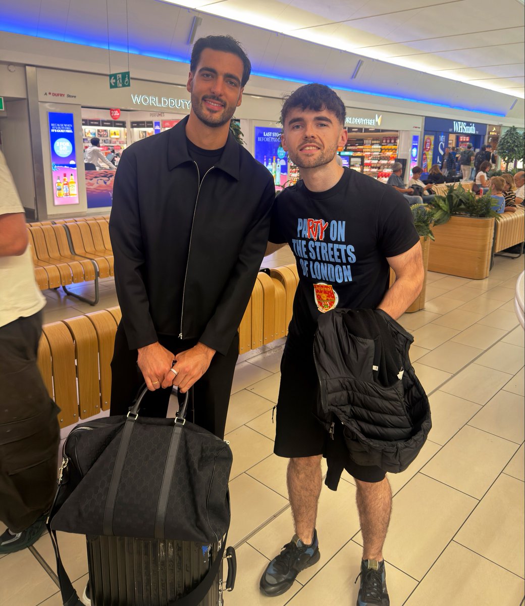 Jordo_afc_'s tweet photo. Brighton (a) bad day at the office. On the bright side bumped into a couple of premier league &amp; World Cup champs 🇪🇸🔴⚪️ https://t.co/qxD7T3lBKU