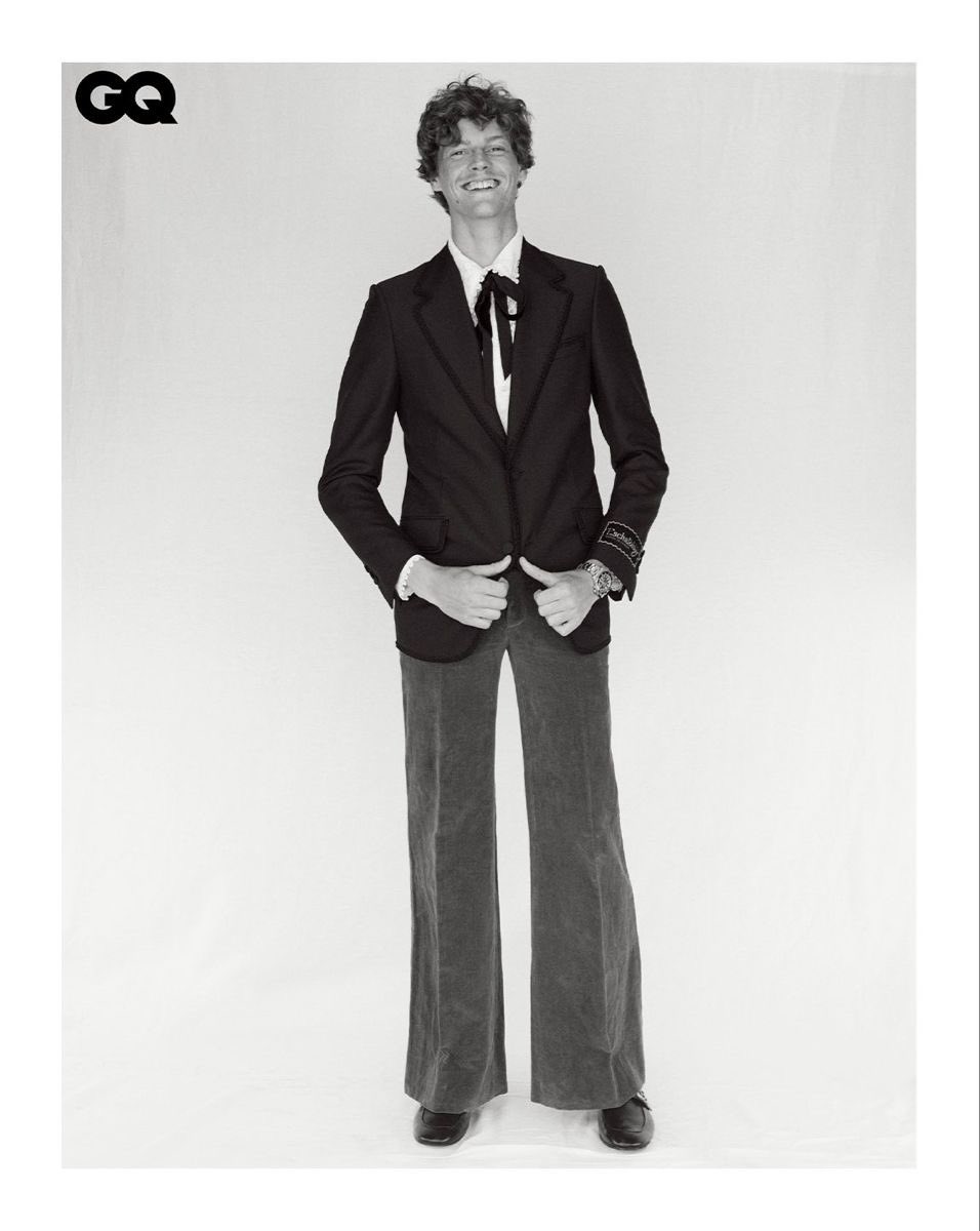swiftfox1302's tweet photo. tb to back when his styling memo was: 

well he's a ginger thin white boy so let's make him look as gay as humanely possible 🙂✨ https://t.co/9qpfkNRMlh