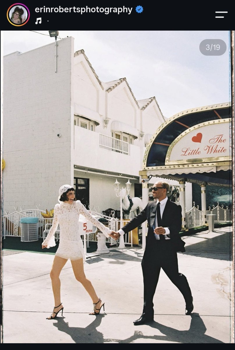 Marlen_M1's tweet photo. Mi descubrimiento del mes fue esta fotógrafa que hace fotos de bodas de gente que se casa en Las Vegas, las fotos son excelentes https://t.co/UDDXoJH1Of