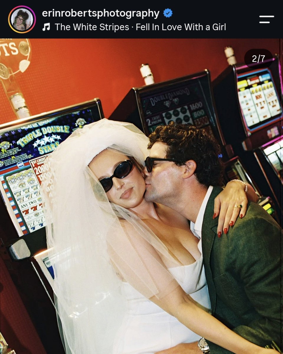 Marlen_M1's tweet photo. Mi descubrimiento del mes fue esta fotógrafa que hace fotos de bodas de gente que se casa en Las Vegas, las fotos son excelentes https://t.co/UDDXoJH1Of
