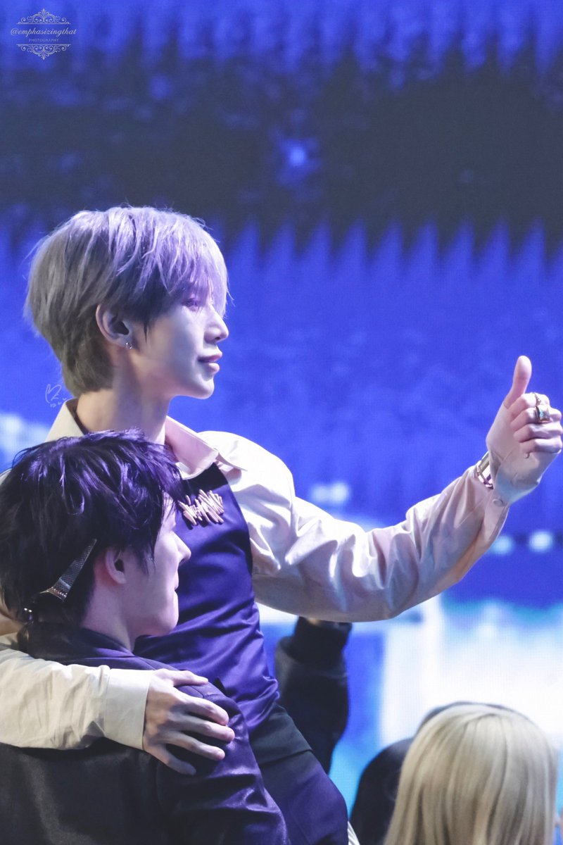emphasizingthat's tweet photo. 260919 TMA

🌃🐥👑

#ATEEZ #에이티즈 #YEOSANG #MINGI https://t.co/ufc66o9p46