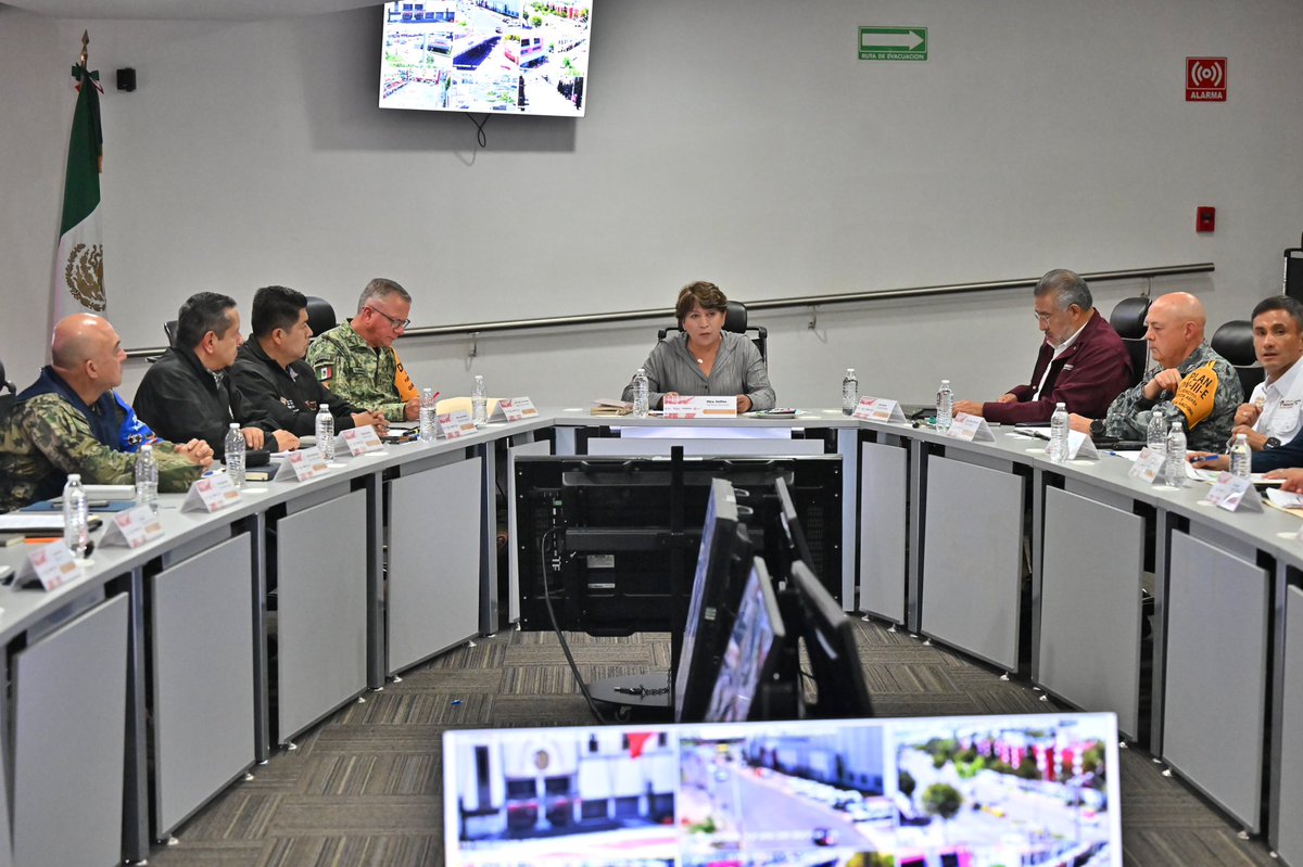 delfinagomeza's tweet photo. Desde el #C5 de #Ecatepec participamos en el #SegundoSimulacroNacional2026, ejercicio que nos ayuda a estar mejor preparados para cuando ocurra un sismo.
Agradezco a las y los mexiquenses que se sumaron, en total fuimos 1 millón 365 mil 641 personas; su participación es esencial para fortalecer la cultura de la prevención.
Posterior al simulacro, realizamos la reunión donde cada autoridad dio el reporte sobre su dependencia durante este simulacro.
Sigamos participando de manera activa en los simulacros, desde nuestro hogar, escuela, trabajo, #LaPrevenciónEsNuestraFuerza.
#ElPoderDeServir