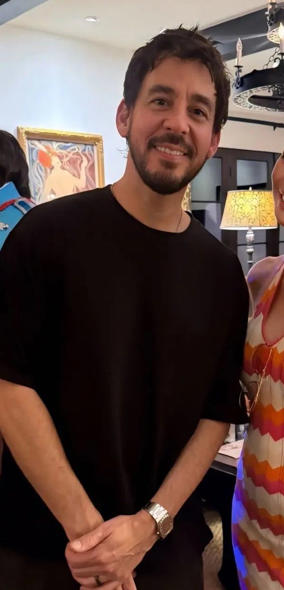 shinodapics's tweet photo. Mike I love you sm pls don't go bald https://t.co/IWaoaoIrBz
