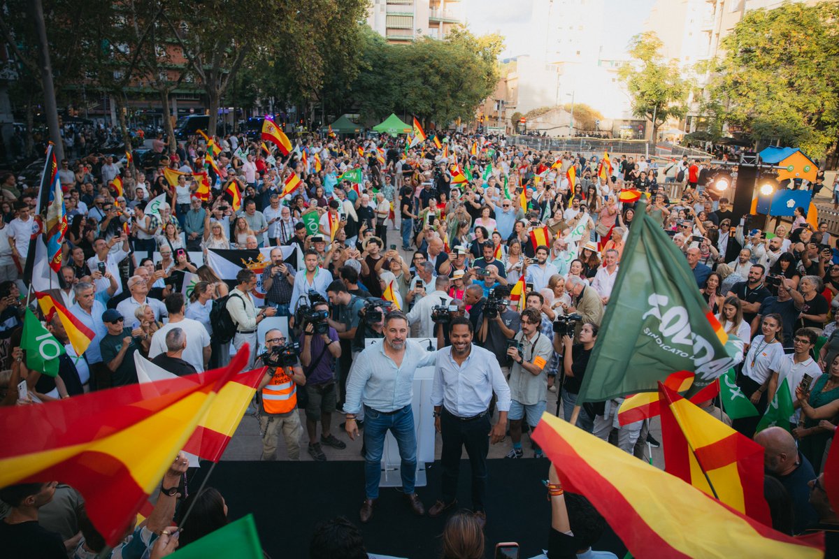 Santi_ABASCAL's tweet photo. Ayer en #Barcelona asistencia multitudinaria al mitin de VOX
¡ADELANTE CATALUÑA!
Remigración, prioridad nacional y desregulación. https://t.co/LGzjJKNDGn