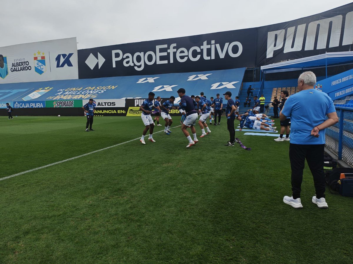 HablemosCristal's tweet photo. 🩵⚽ Sporting Cristal 1 - 0 Atlético Grau aquí en el Gallardo🚍
#sportingcristal #fuerzacristal #hablemosdecristal
#previaceleste #periodismodeportivo #celestes #16años https://t.co/N37ubx4PzK