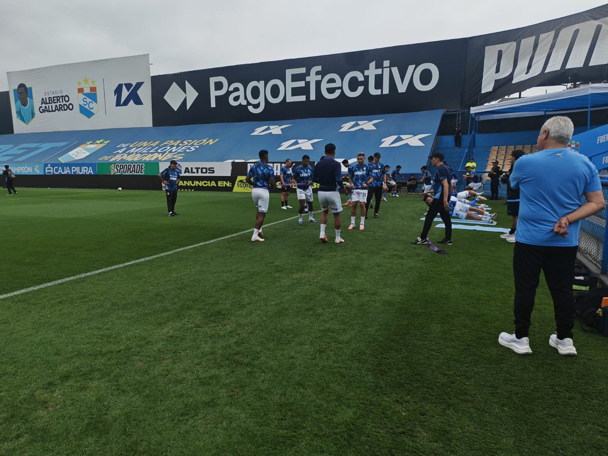 HablemosCristal's tweet photo. 🩵⚽ Sporting Cristal 1 - 0 Atlético Grau aquí en el Gallardo🚍
#sportingcristal #fuerzacristal #hablemosdecristal
#previaceleste #periodismodeportivo #celestes #16años https://t.co/N37ubx4PzK