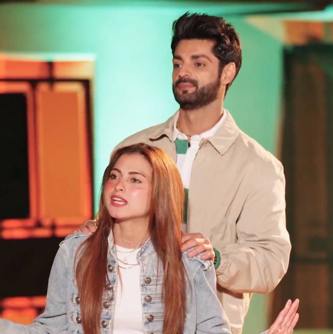 bhataktasitara_'s tweet photo. Her hands on him , his hands on her &amp; both of them smiling, no personal space #karhana being clingy <3

#karanwahi #farrhanabhatt #KKK15 https://t.co/xiYwWnZ0G0