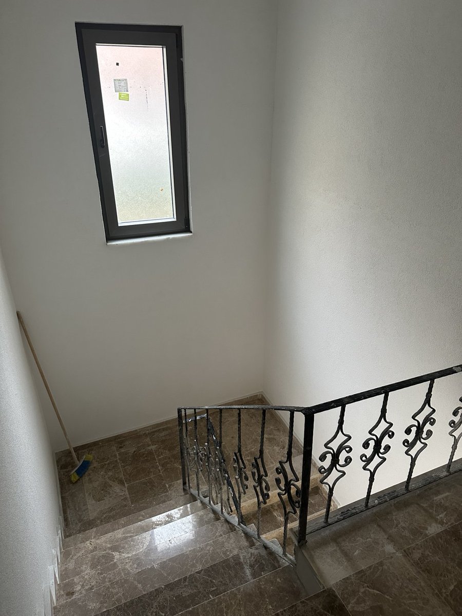 msterihce's tweet photo. Merdivendeki cama Vitray boyama yapmayı düşünüyordum sizce yapmalı mıyım https://t.co/dGeHikE2Rb