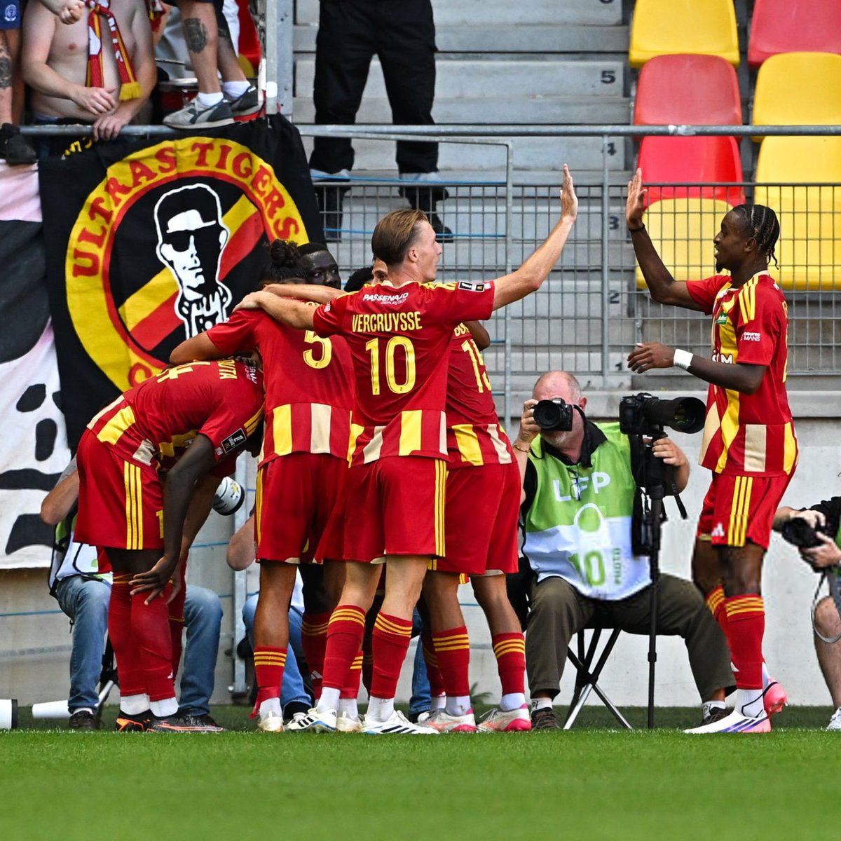 _BeFootball's tweet photo. 🚨🚨 ÇA FAIT TOUJOURS 1 AN QUE LE MANS N’A PLUS PERDU À DOMICILE EN MATCH OFFICIEL (septembre 2025) !!!!!!! 😱❤️💛

17 matchs sans défaite, soit la + LONGUE SÉRIE D’INVINCIBILITÉ À DOMICILE EN COURS dans le top 5 européen et ses deuxièmes divisons 

✅ Le Mans 1-0 Grenoble 
🤝 Le Mans 2-2 Troyes 
✅ Le Mans 1-0 Boulogne 
✅ Le Mans 1-0 Nancy 
🤝 Le Mans 0-0 Red Star 
✅ Le Mans 1-0 Amiens 
🤝 Le Mans 0-0 Saint-Étienne 
🤝 Le Mans 0-0 Nancy (victoire tab)
✅ Le Mans 1-0 Dunkerque 
🤝 Le Mans 1-1 Laval 
🤝 Le Mans 1-1 Guingamp 
✅ Le Mans 3-0 Annecy 
✅ Le Mans 4-0 Pau 
✅ Le Mans 1-0 Clermont 
🤝 Le Mans 1-1 Reims
🤝 Le Mans 2-2 Brest 
🤝 Le Mans 2-2 Lens
✅ Le Mans 2-1 Lorient