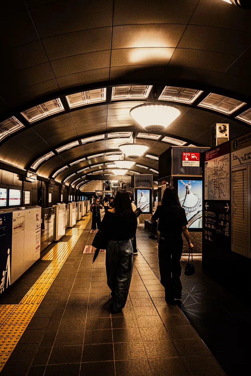 kskphotography_'s tweet photo. 夕暮れの向こうへ、街は歩き出す。

#大阪 https://t.co/RtAzqu9rBf