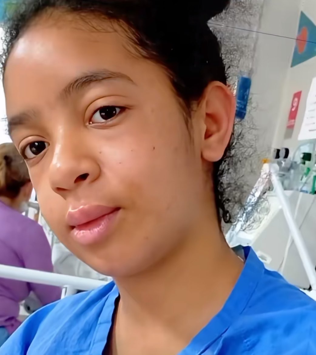 PortalBabados's tweet photo. 🚨UMA NOTÍCIA BOA! Menina de 12 anos atacada por um enxame de abelhas aparece em foto bem, apresenta melhora no estado de saúde e não corre mais risco de arritmia e insuficiência renal. Amém 🙏🏽❤️ https://t.co/LtMthaX1rD
