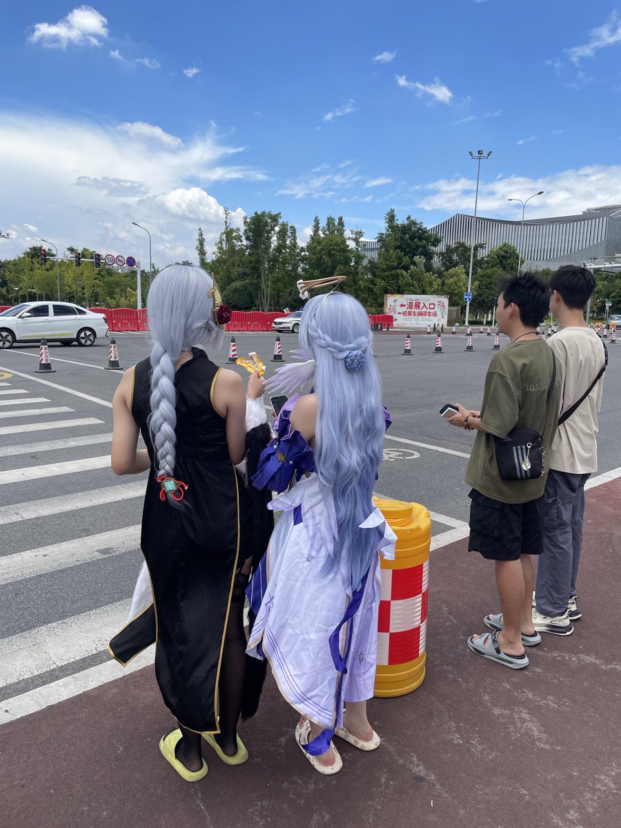 jaykay897's tweet photo. Convention day is here!  Just snagged my favorite anime merch and met so many awesome creators—today’s gonna be legendary! #ComicCon #AnimeCon https://t.co/4R1632lBR8