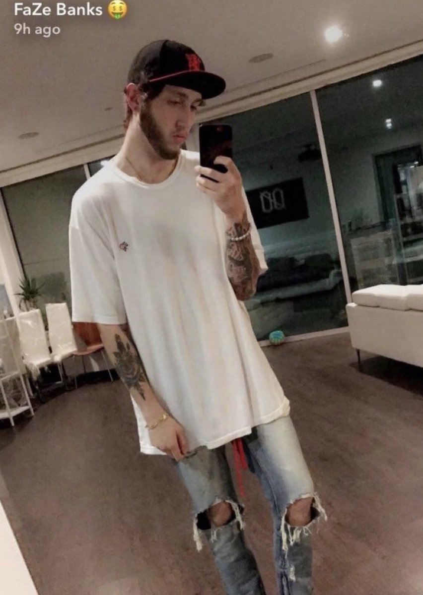 recreatings's tweet photo. niggas in 2017 had NO drip 😭😭 https://t.co/kdIyUBUrhE