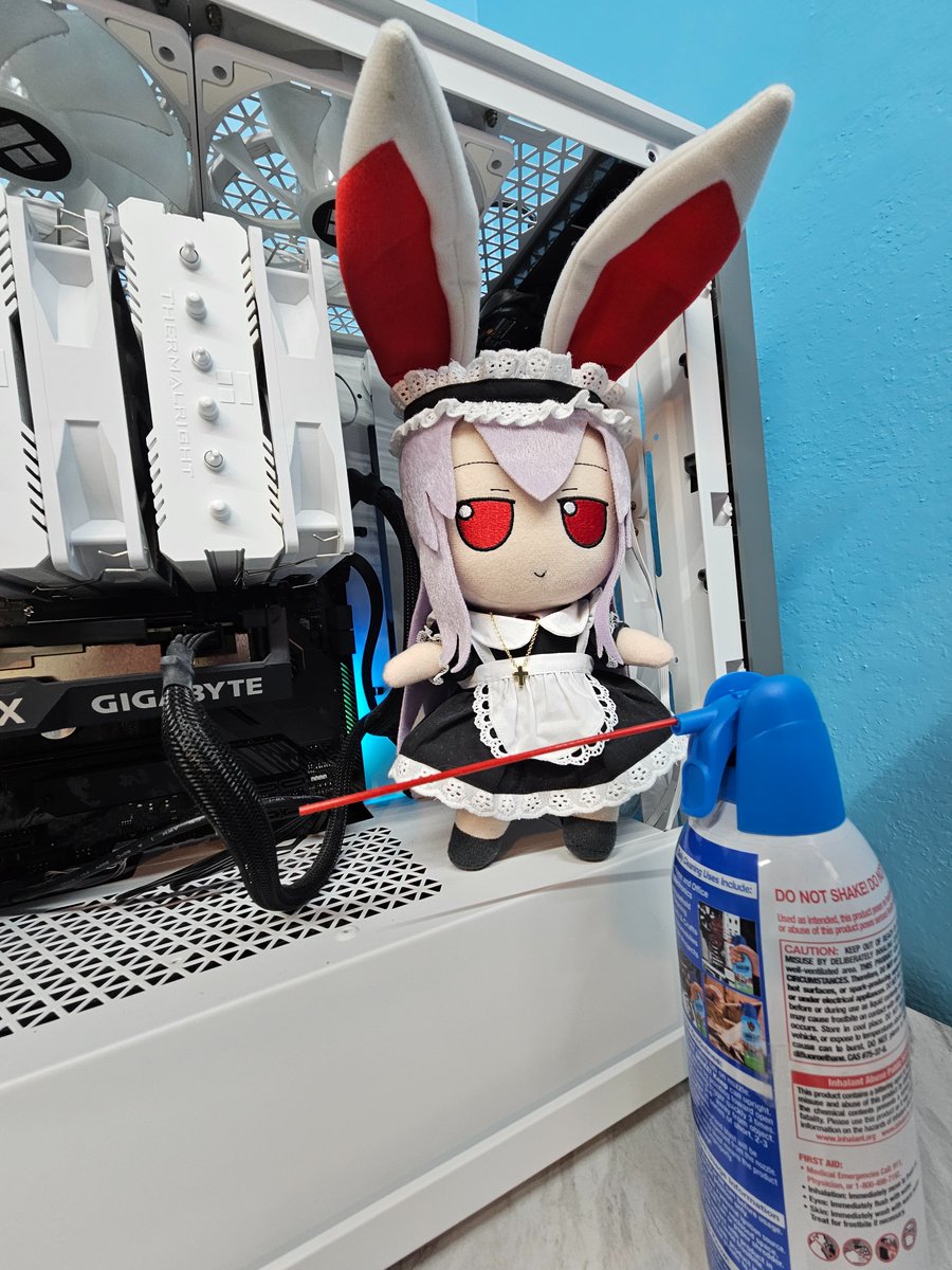 FreshMojaveMeme's tweet photo. She's helping me clear out the dust bunnies https://t.co/4gGTNaRA3x
