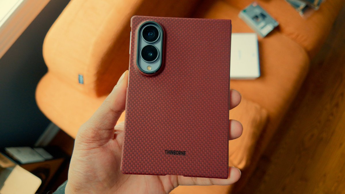 RjeyTech's tweet photo. Who did BURGUNDY better?

Thinborne or Apple? https://t.co/Pdlhbrjrds