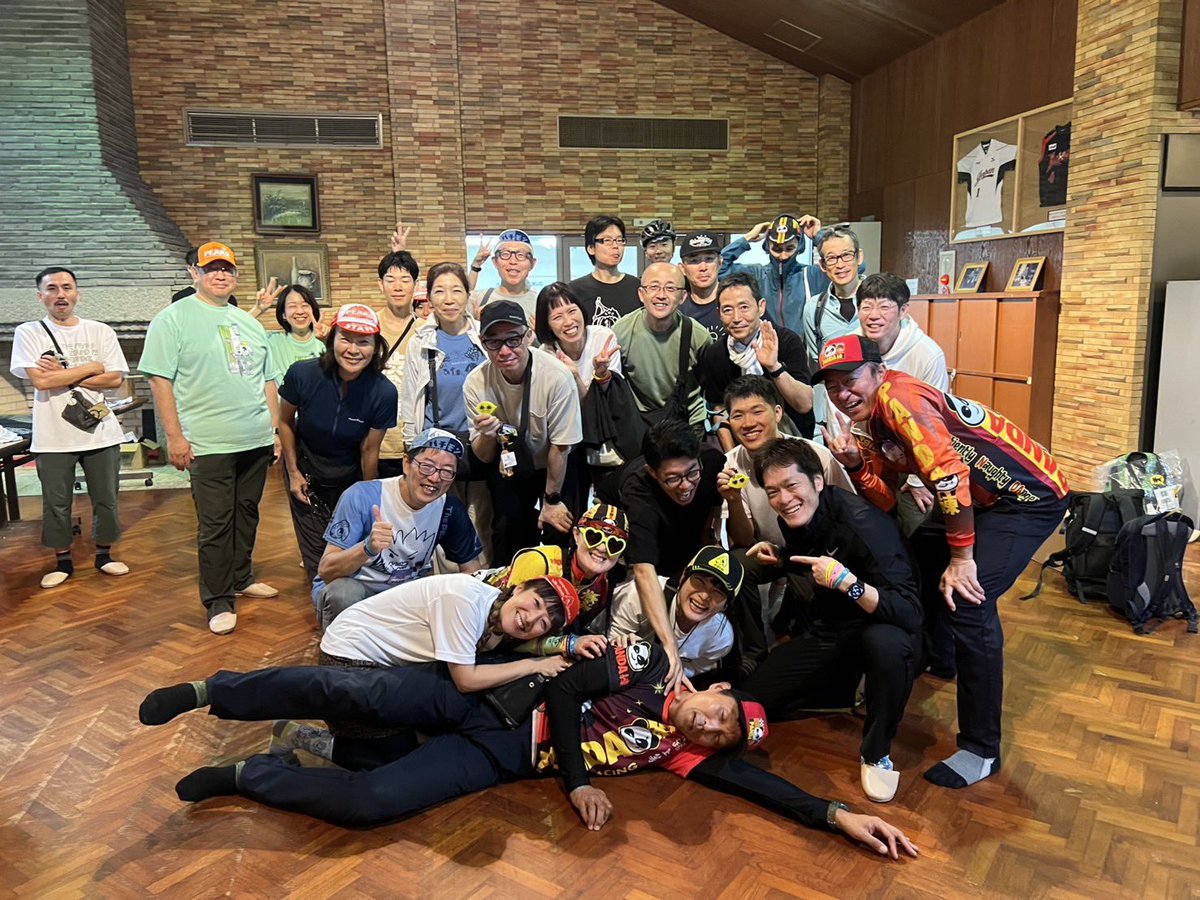 pandaxaurus's tweet photo. ThePeaks.R20中止の本日。皮肉な事に起きたら自宅周辺は雨も風も無く富士山もくっきり見える程な天気・・まぁこれから荒れてくるんだろうけど。とりあえず昨日の残念会前の様子の1枚を・・ #thepeaks #パンダ練 #KittenRacing https://t.co/1KQBeNtEU7