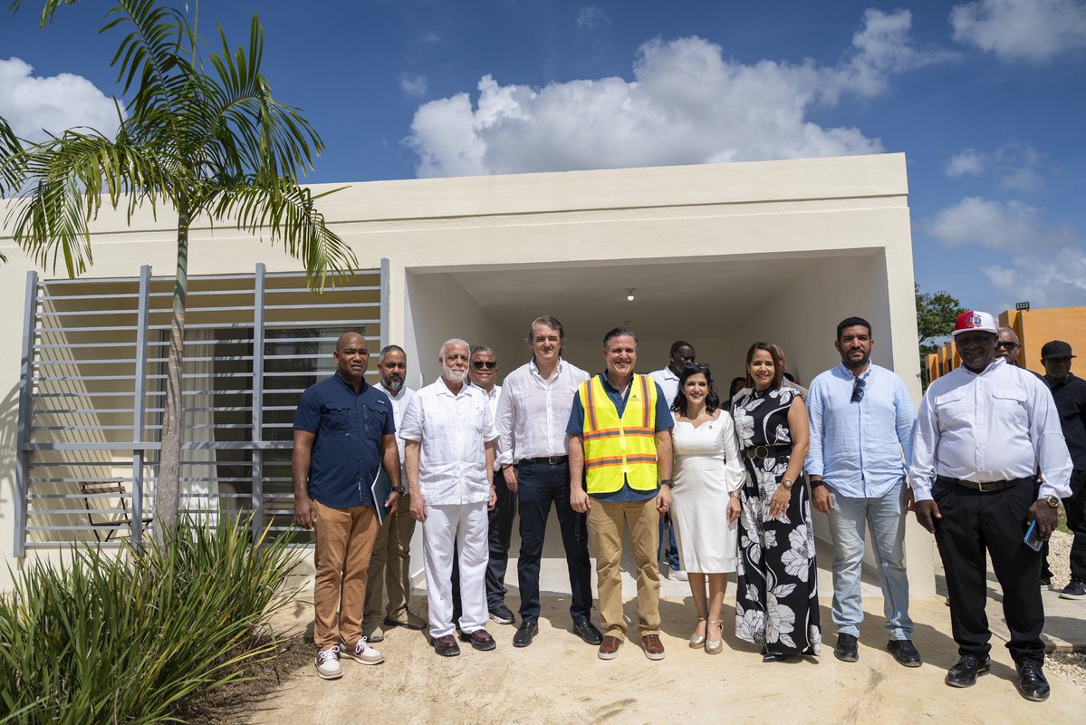jeanluisrj's tweet photo. Damos inicio a una obra junto a @FonviviendaRD y con una alianza público-privada que impactará a 400 familias dominicanas y pasarán de inquilinos a propietarios de su hogar, con este proyecto: Residencial Las Acacias III en Santo Domingo Este.
⬇️ https://t.co/rg1VYhyXEj