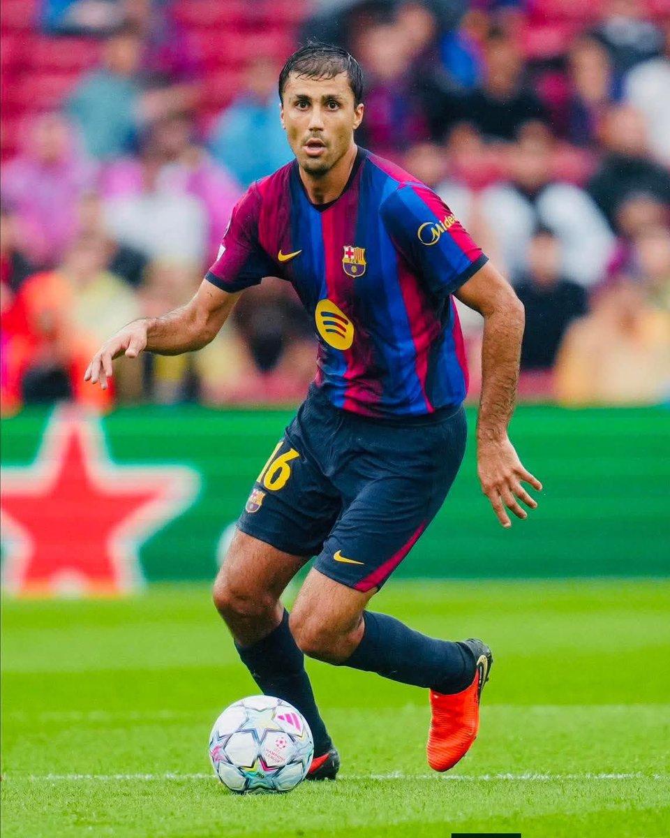 appiecule's tweet photo. Take your hats off to this man.

What a signing. We’re finally feeling the blessing of having a proper CDM again.

Rodri. 🎩 https://t.co/CkaAkEwfab